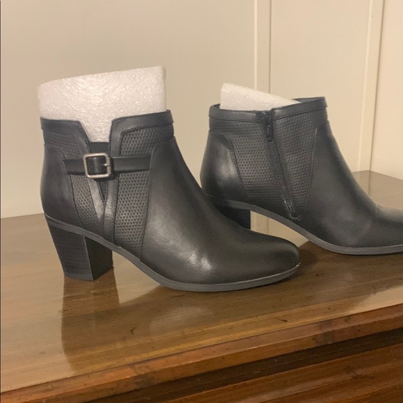 Women's Black Ankle Boots - Picture 1 of 1